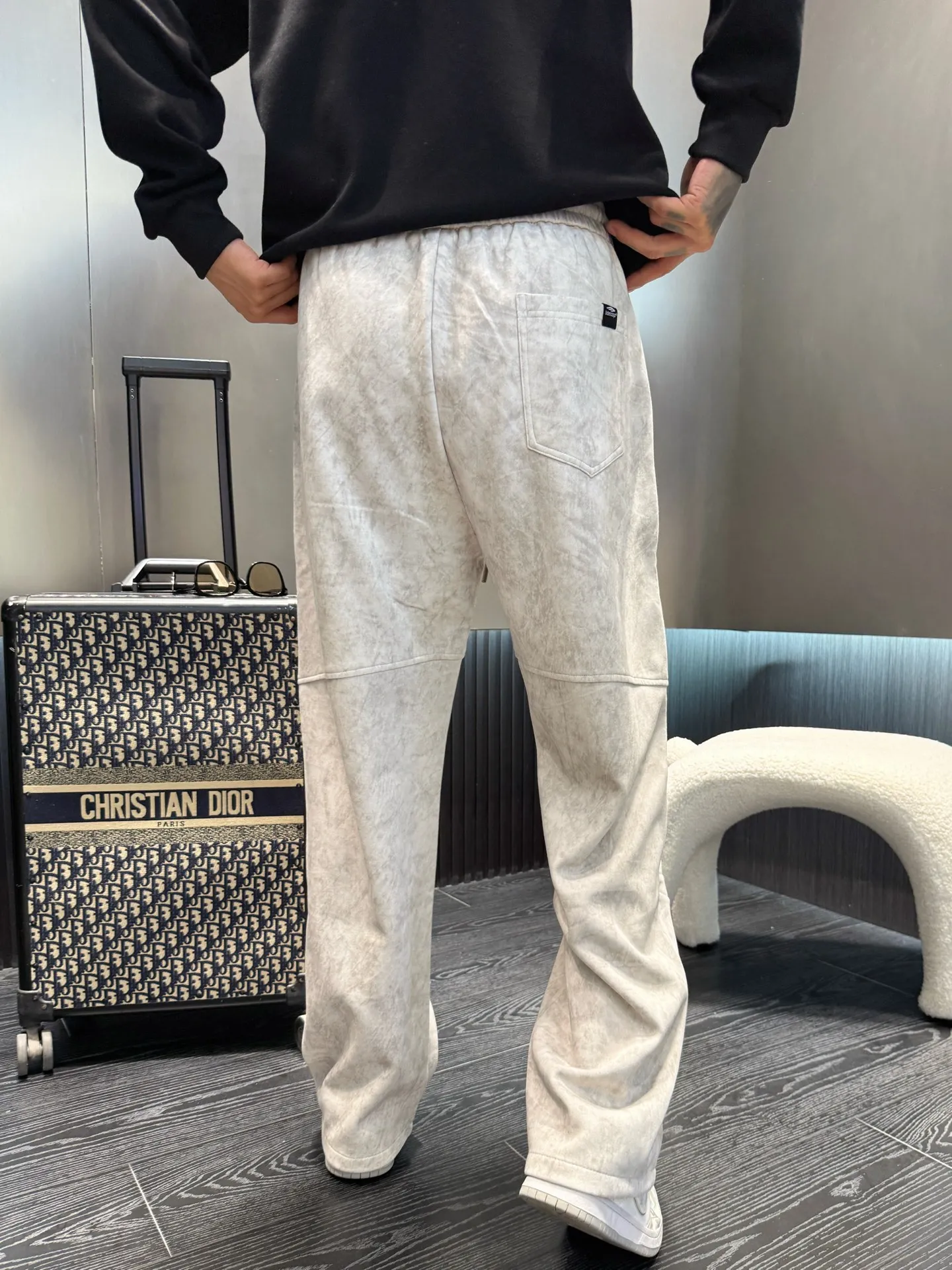 Balenciaga 🆕2026 Autumn and Winter New Arrival Casual Pants! The official website will be released simultaneously. Brand Classic LOGO casual pants, customized fabrics, excellent comfort and strong touch. Highly recognisable, perfect appearance and craftsmanship. Size:M-3XL
